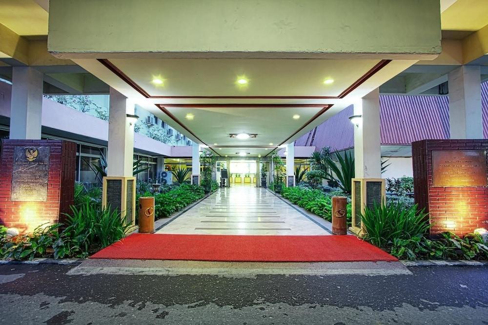 Sahid Kawanua Hotel Манадо Екстериор снимка